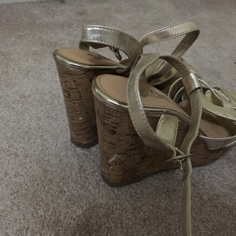 Heels - Picture 3 of 3